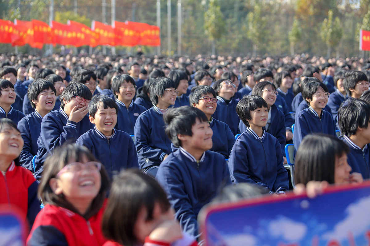 夏至演讲稿：黑色幽默视角下的夏日奇遇