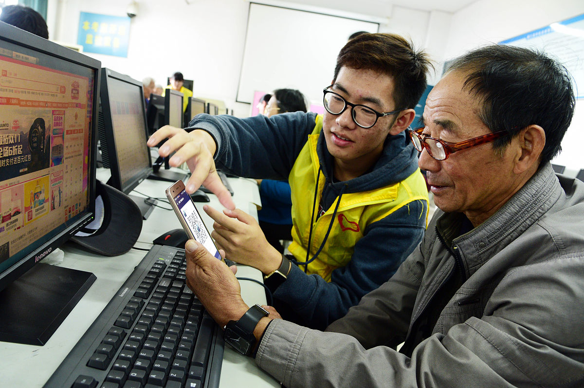 老年人上网利弊分析：是机遇还是挑战？