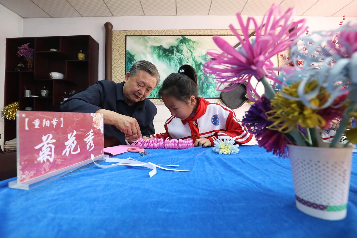 石家庄文化传媒学校文化艺术专业部举行市级优秀班集体和个人颁奖仪式