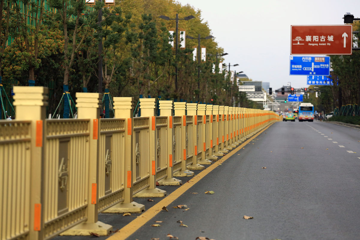 公路护栏：保障道路安全的重要设施