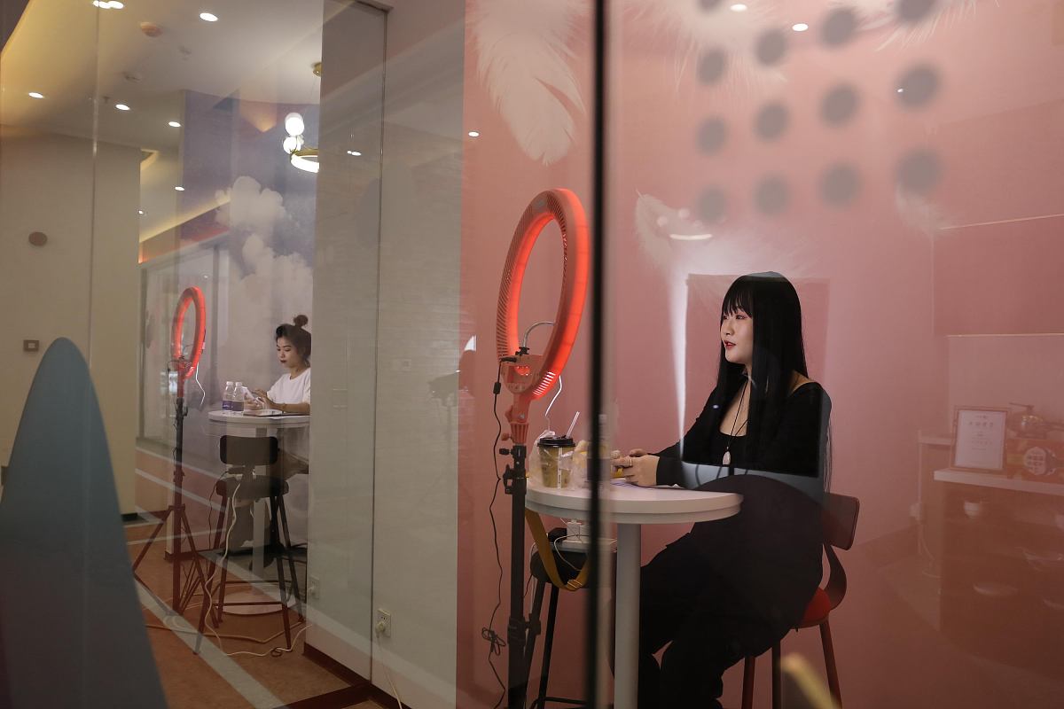 电商直播基地入驻商家问卷调查：了解您的需求，提供更优质服务