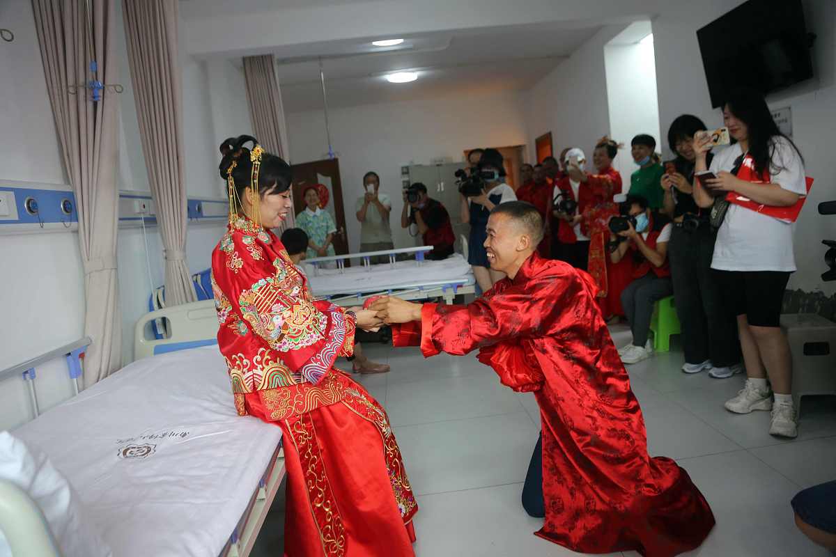 新婚去外公外婆家，老公要不要陪同？