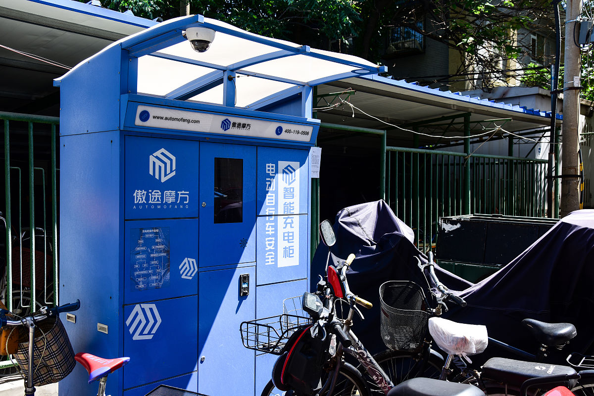 为保障都市馨园居民电动自行车充电需求有力回应舆情城管办协调安装公司与新物业达成用电协议。首日通电20个充电接口安排施工队伍进行施工一周内完成其余36个充电接口通电。起个标题