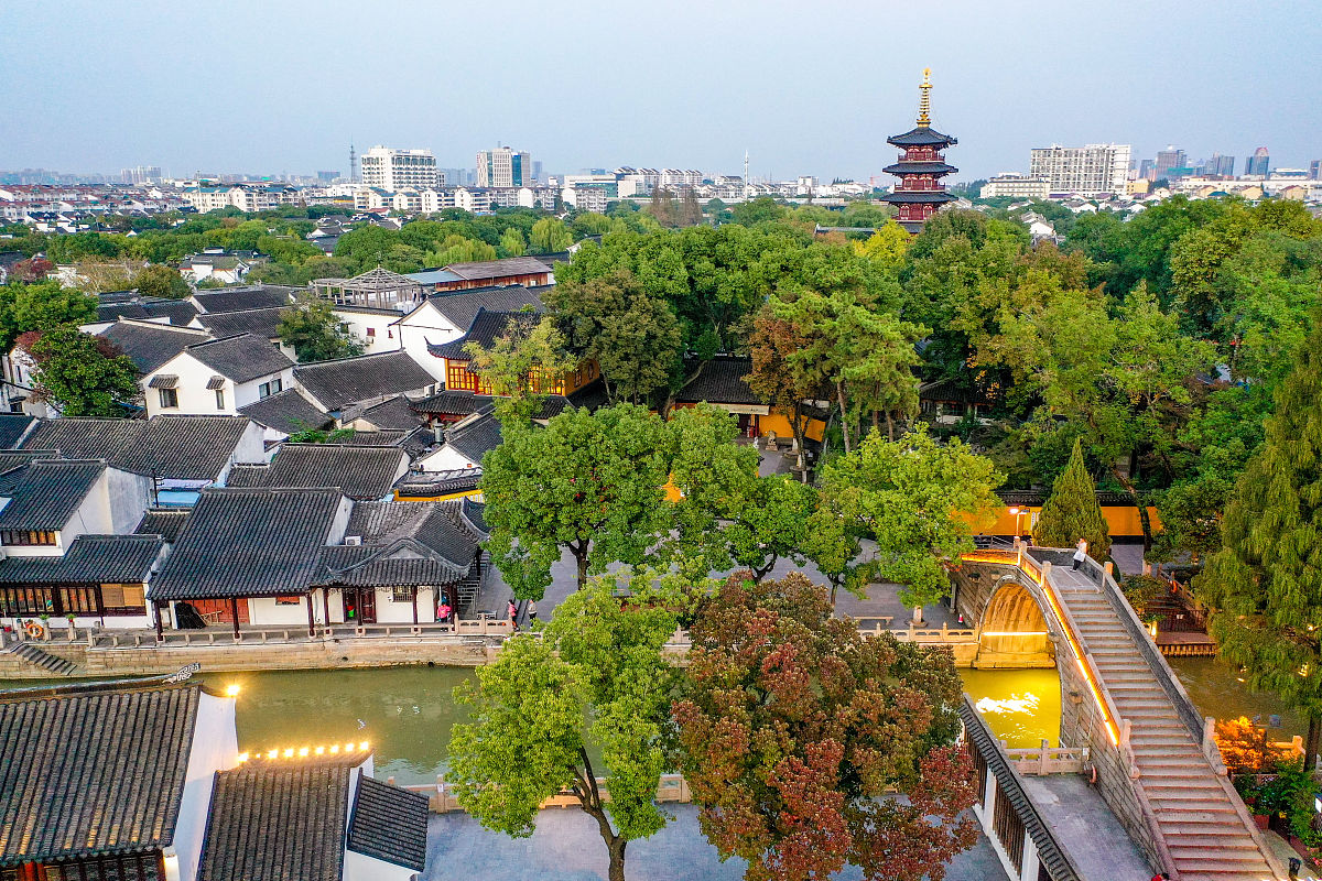 2021年10月29日,江苏苏州,航拍寒山寺.