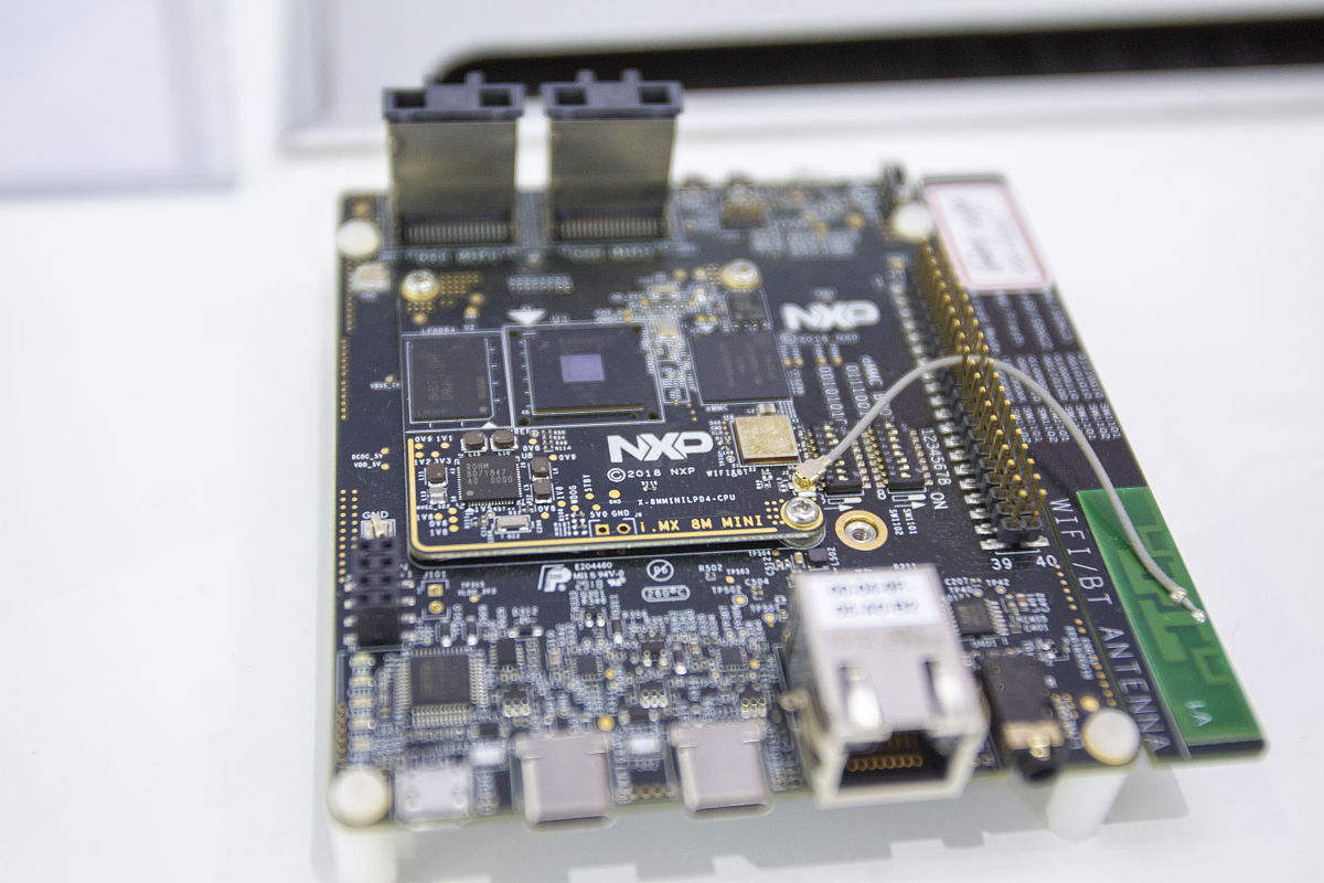 根据LPC54608J512BD208的芯片手册写一份芯片介绍