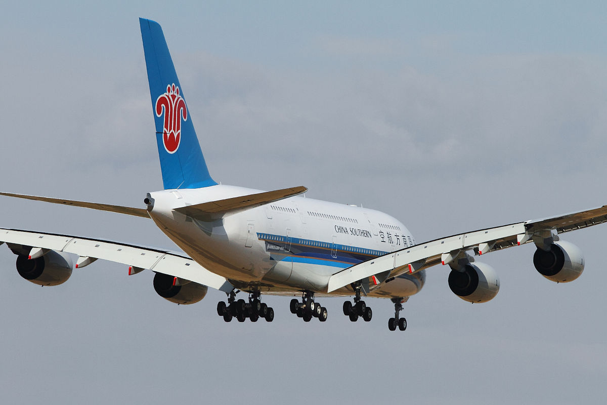2011年10月15日,南航首架世界最大的客机——空客a380飞抵北京首都国