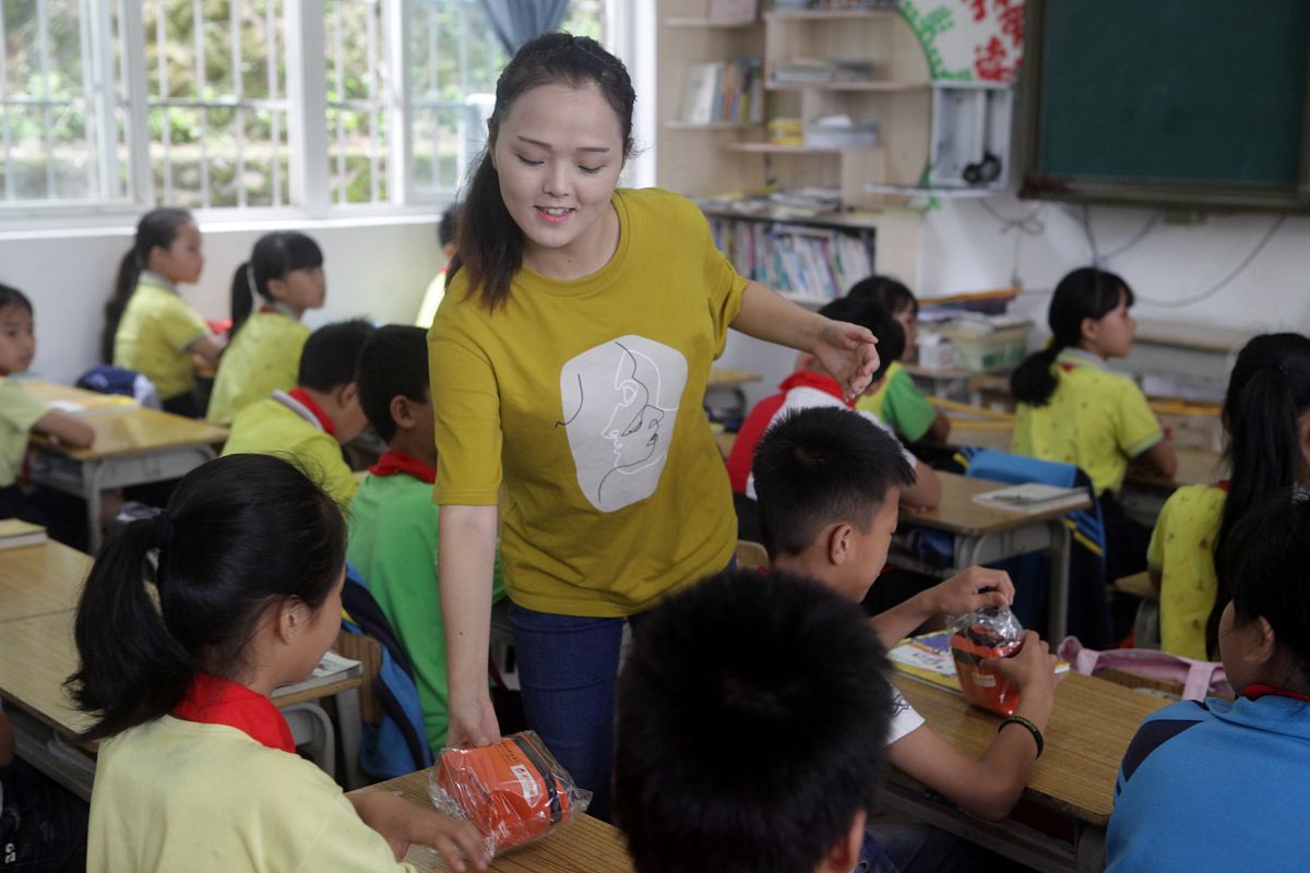 乌兰察布市民族艺术学校办学条件：优越环境和强大师资