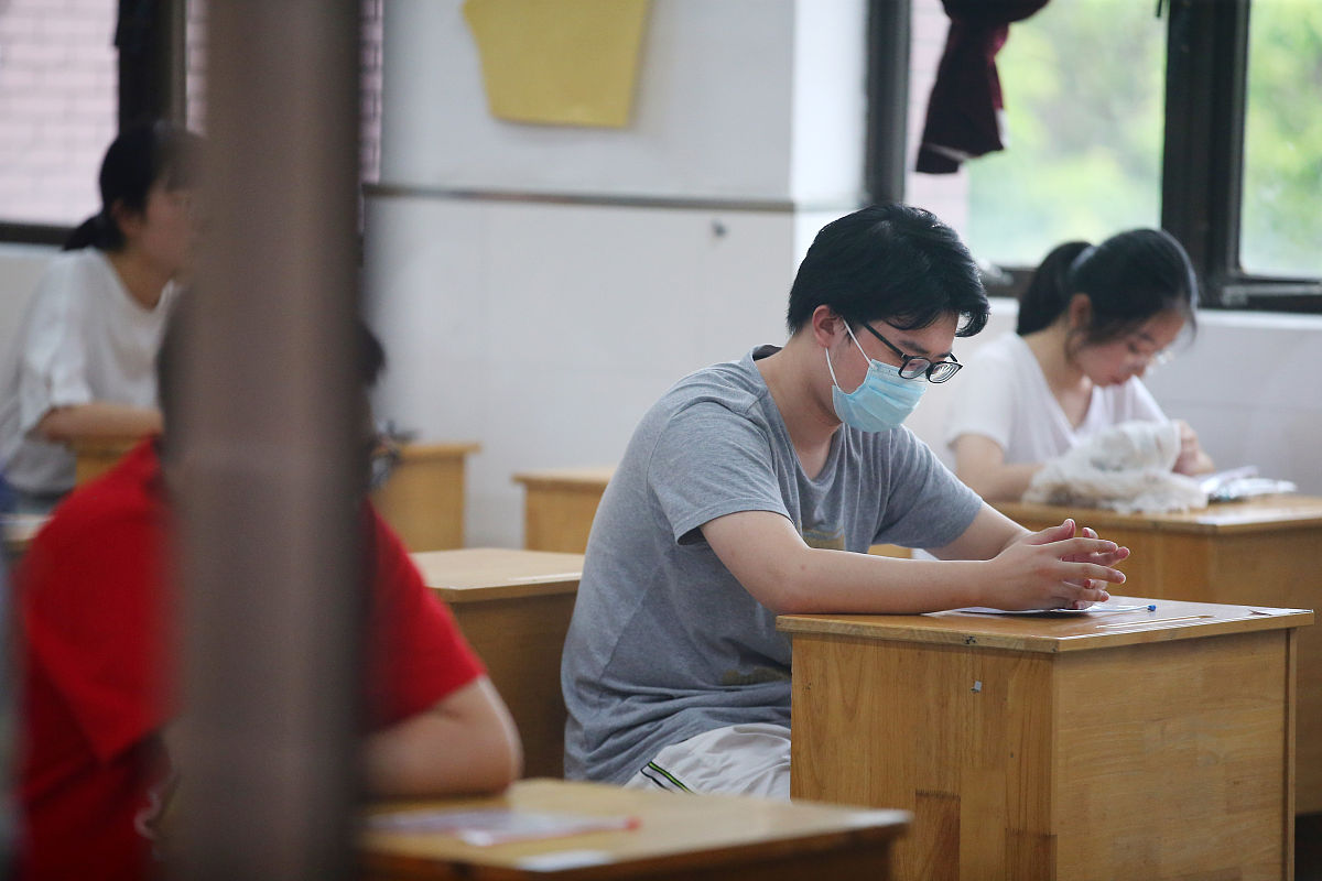 2020年7月6日,在江苏省2020年普通高校招生全国统一考试南通中学考点,