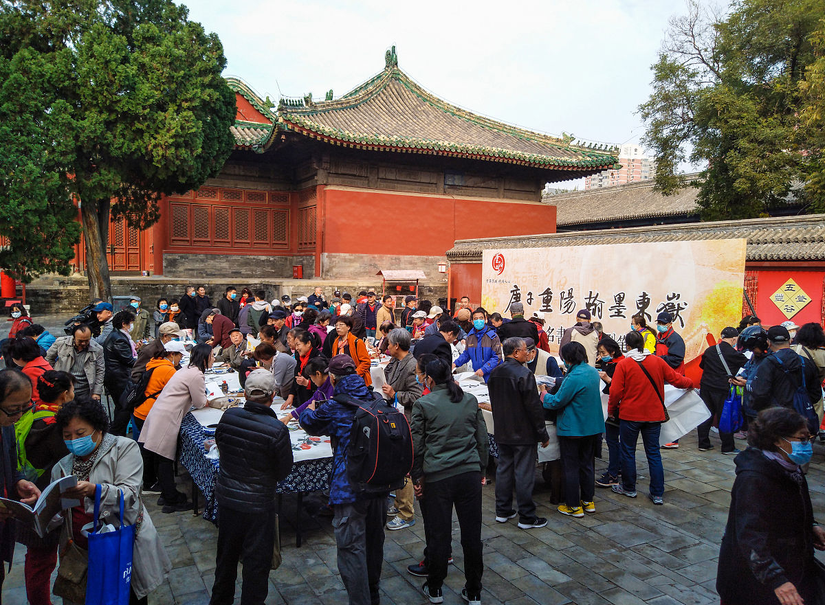 青州龙兴寺祈求高考，心灵慰藉与现实努力并重