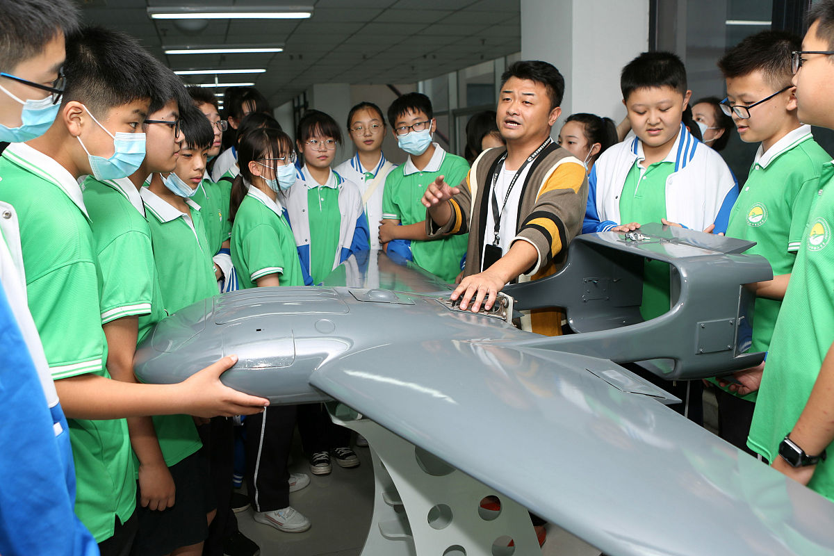适合初中生的航空学校