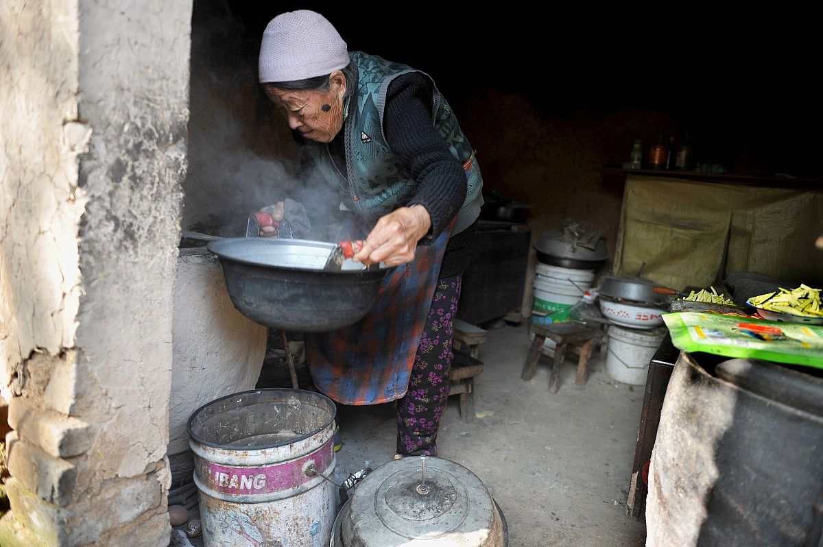 解决老年人吃饭难题，共建温情养老社区