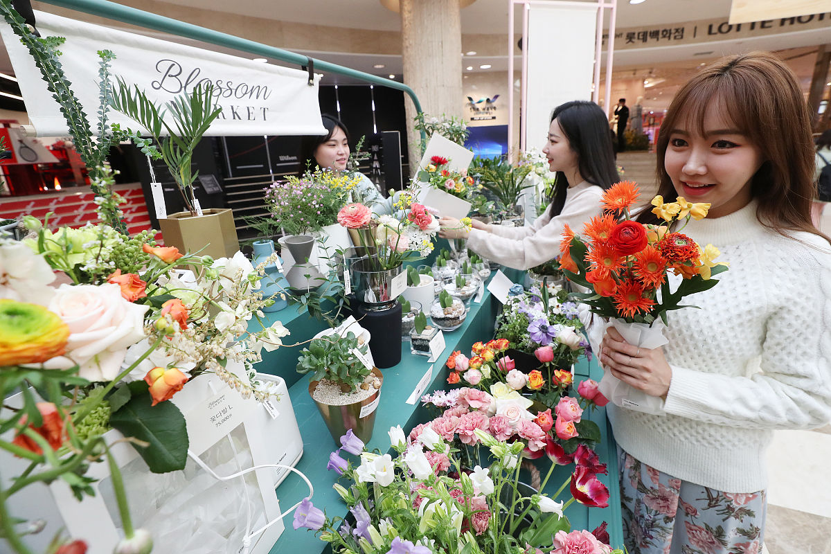 一家花店老板应该如何对自家的产品进行口碑传播