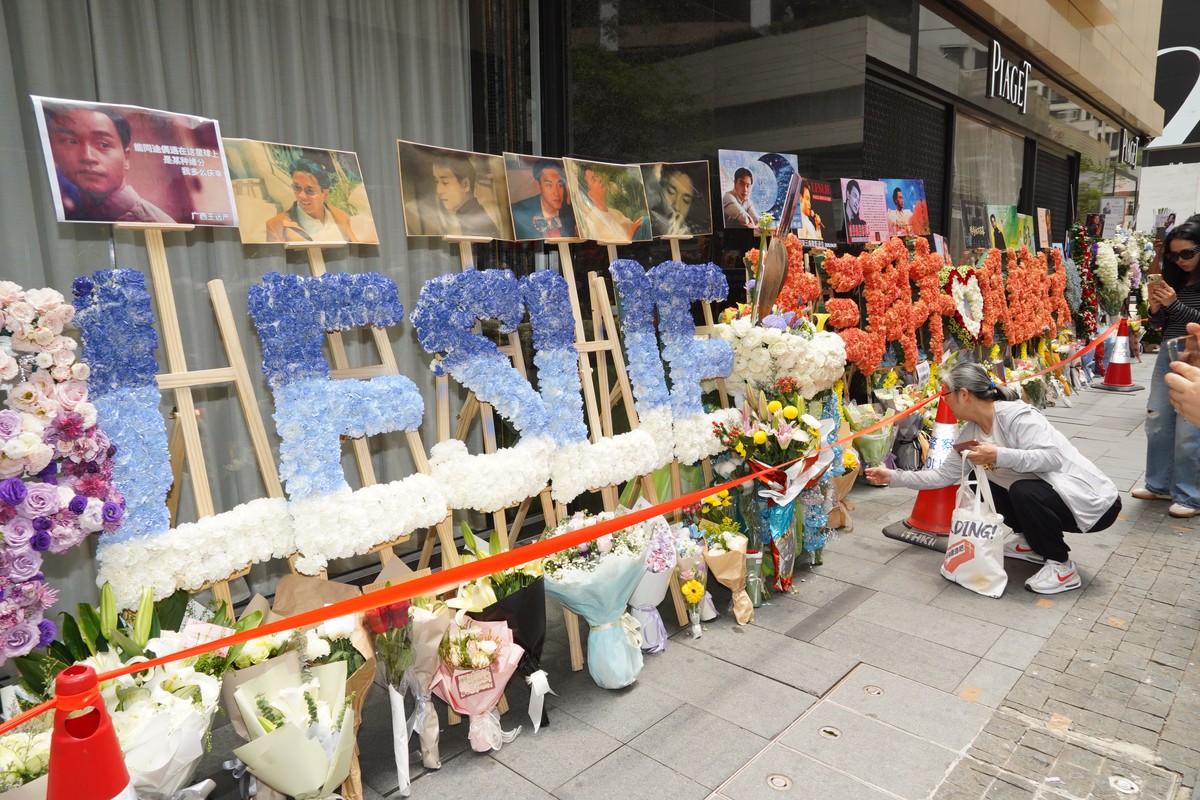 2026年4月1日,香港,张国荣逝世23周年,粉丝献花纪念,