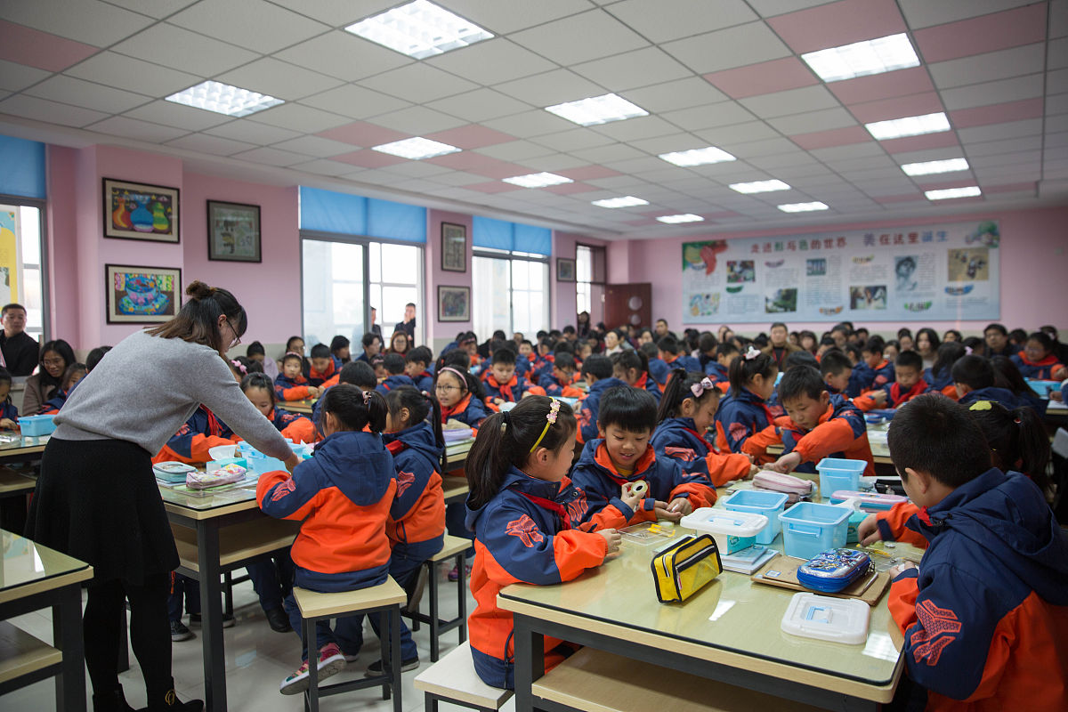 请在这个基础上继续说出小学音乐课小组建设的方法和路径