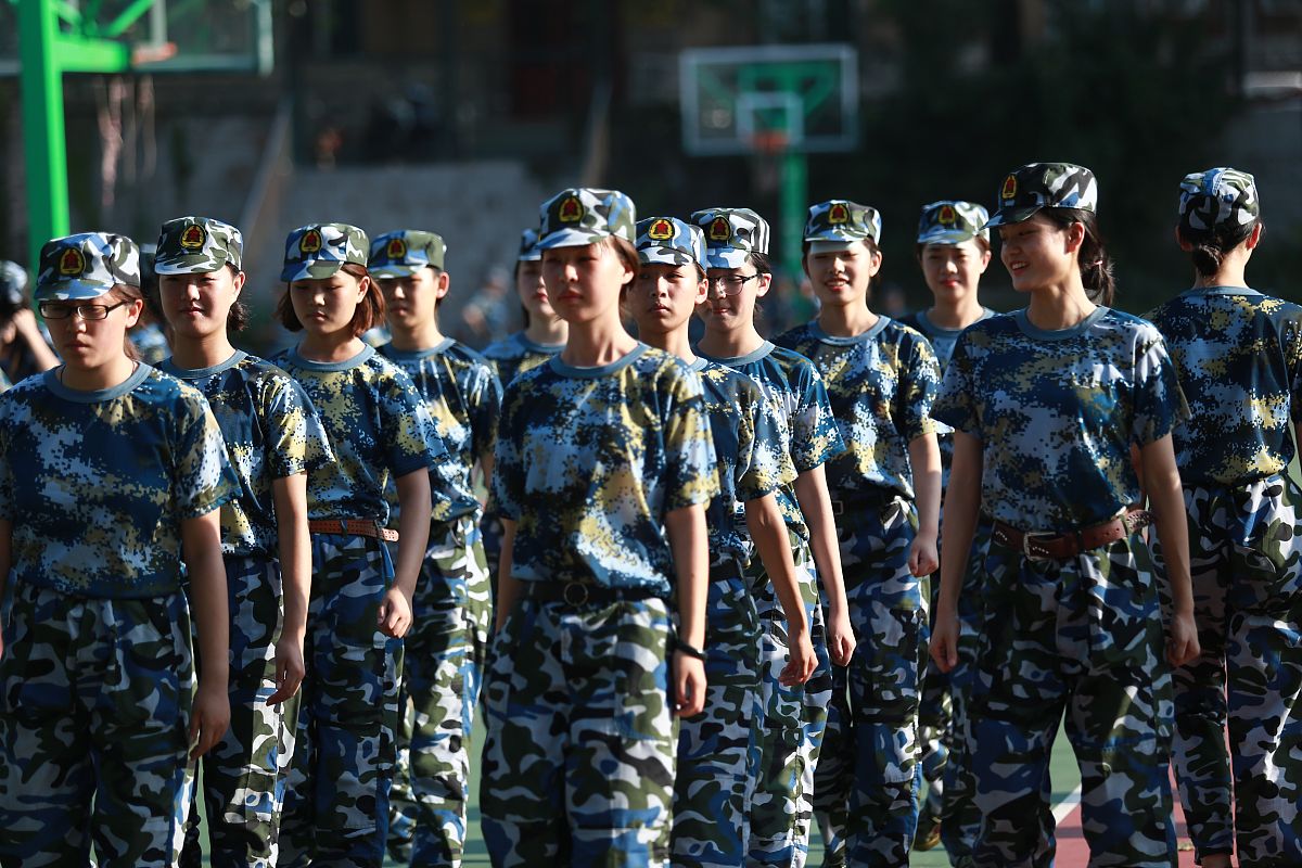 军训青春：淬炼成长的熔炉，点亮人生的火炬