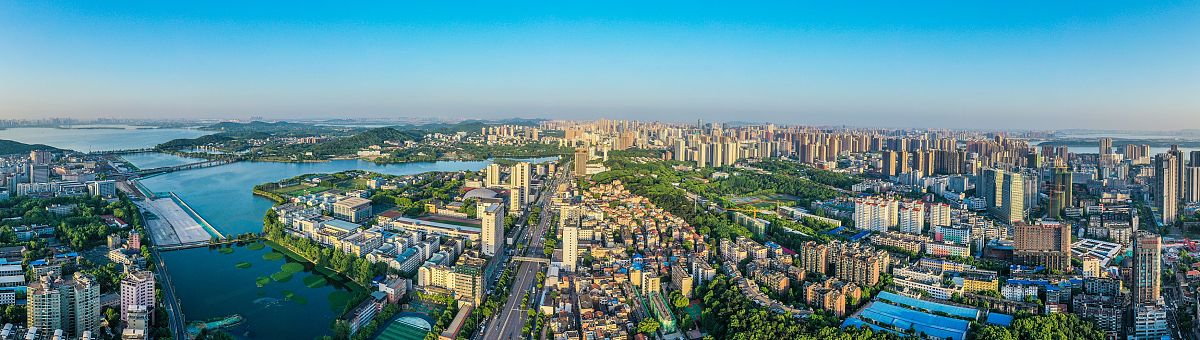 2021年5月8日,武汉,实拍城市晚霞风景.