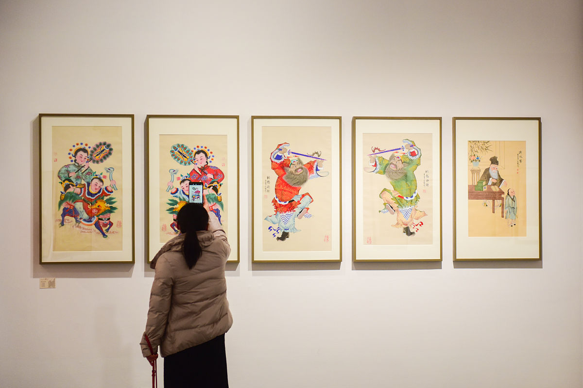 2022年1月15日,江苏苏州,"2022年中国十二地传统年画联展"在苏州美术