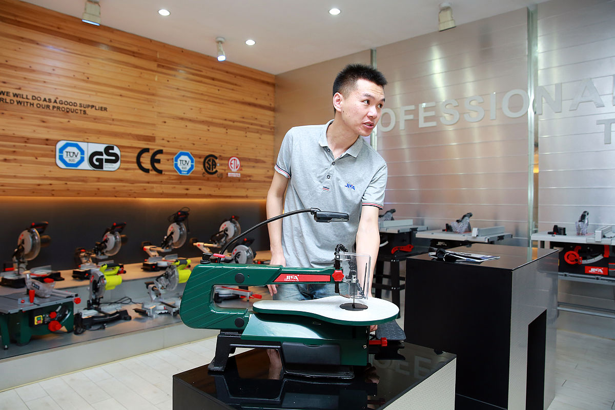 L外贸公司销售人员绩效考核沟通优化措施按照如下目录进行阐述1500字：1考核前沟通培训辅导2考核中沟通双向沟通3考核后沟通反馈申诉