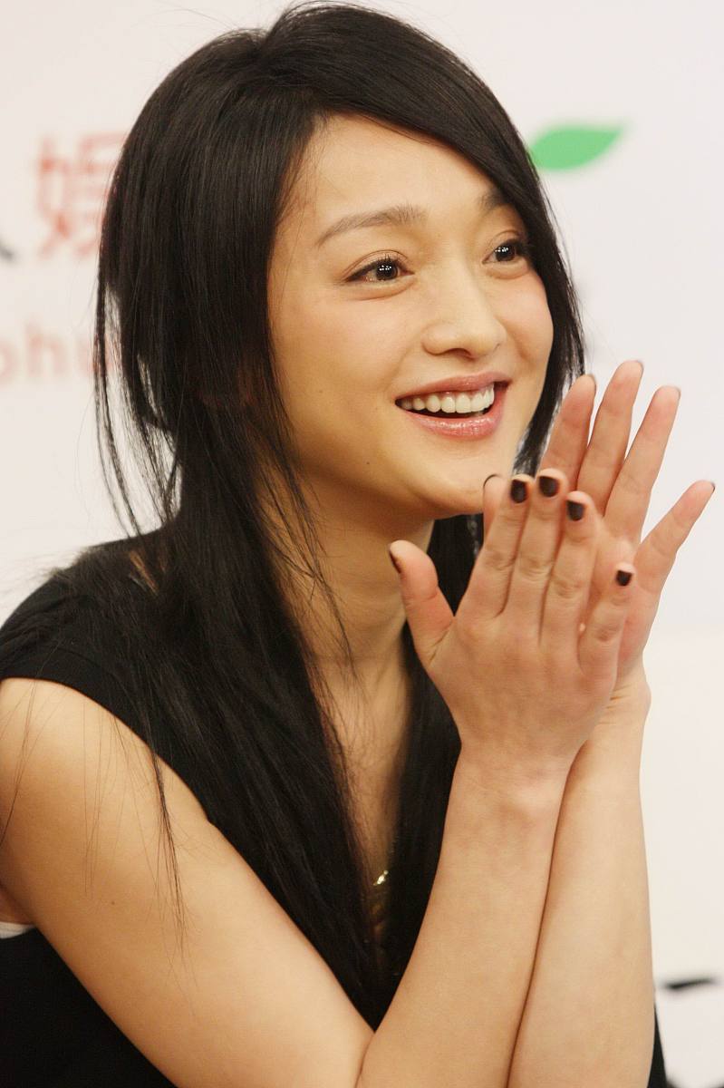 2009年4月24日,北京,周迅出席环保官网落户搜狐活动.+++_+++周迅,受伤