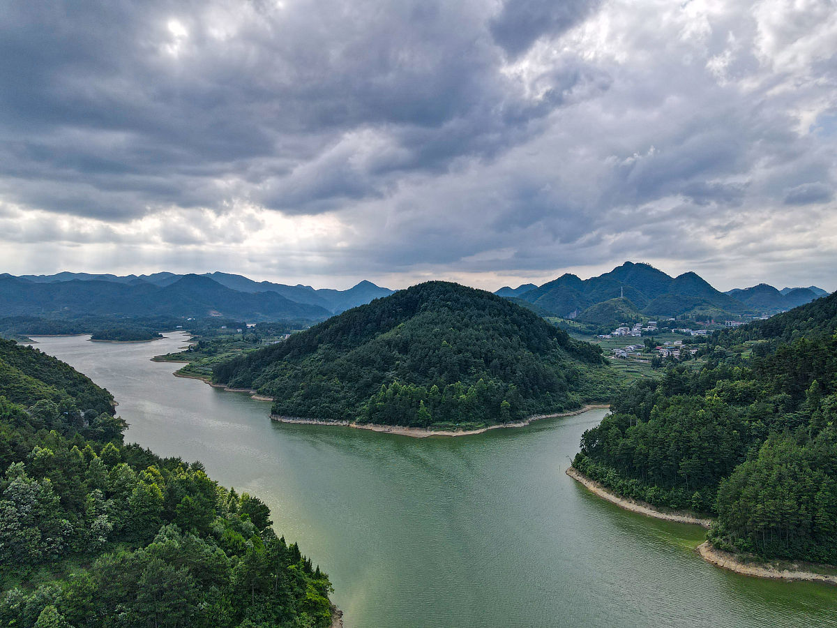 两江环一山，美在江山 - 口号