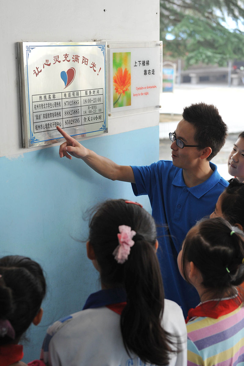 以中学心理老师的身份让我们思考一下在心理咨询中保持专业性和保密性的方法有哪些生成一篇字数超过500字的学术文章重复率必须低于30。