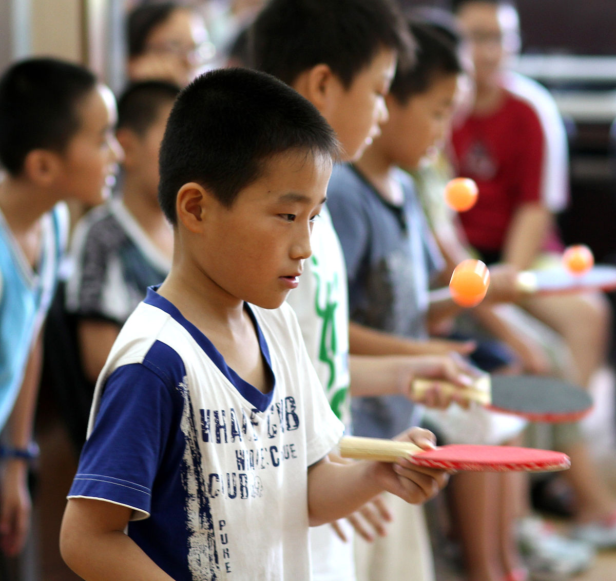 国际左撇子日：关注左撇子权益，打破偏见与误解