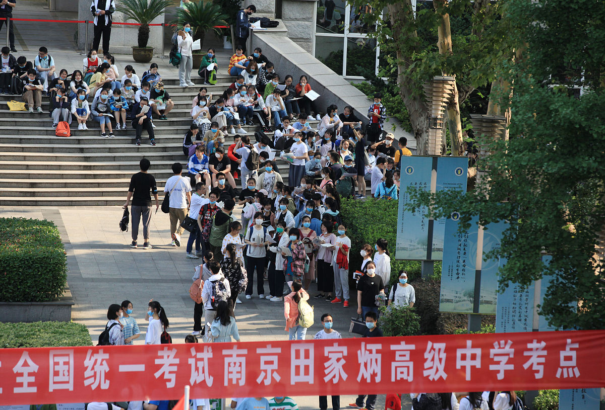 成都卫校招生条件：高中毕业生如何报考？