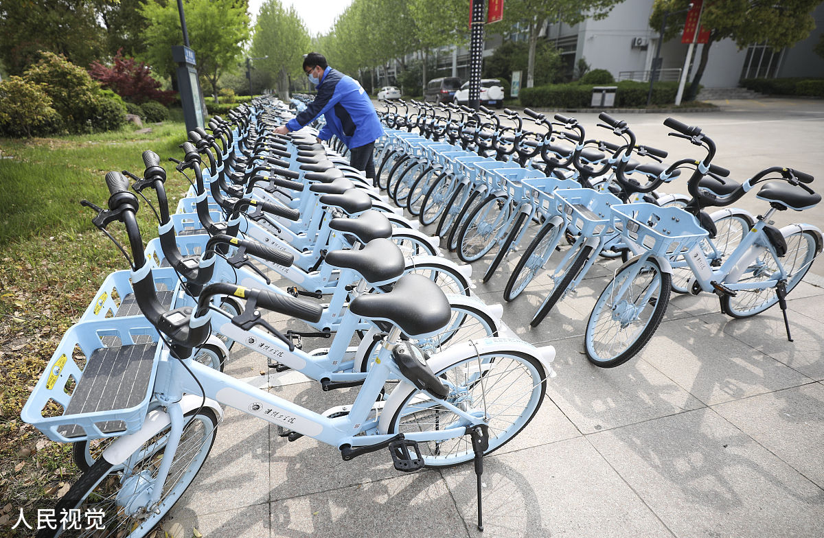 写一篇在校园内把乱摆乱放的共享单车整理归放到专门停车点的社会实践活动的心得。重点谈谈自己从中学到了什么