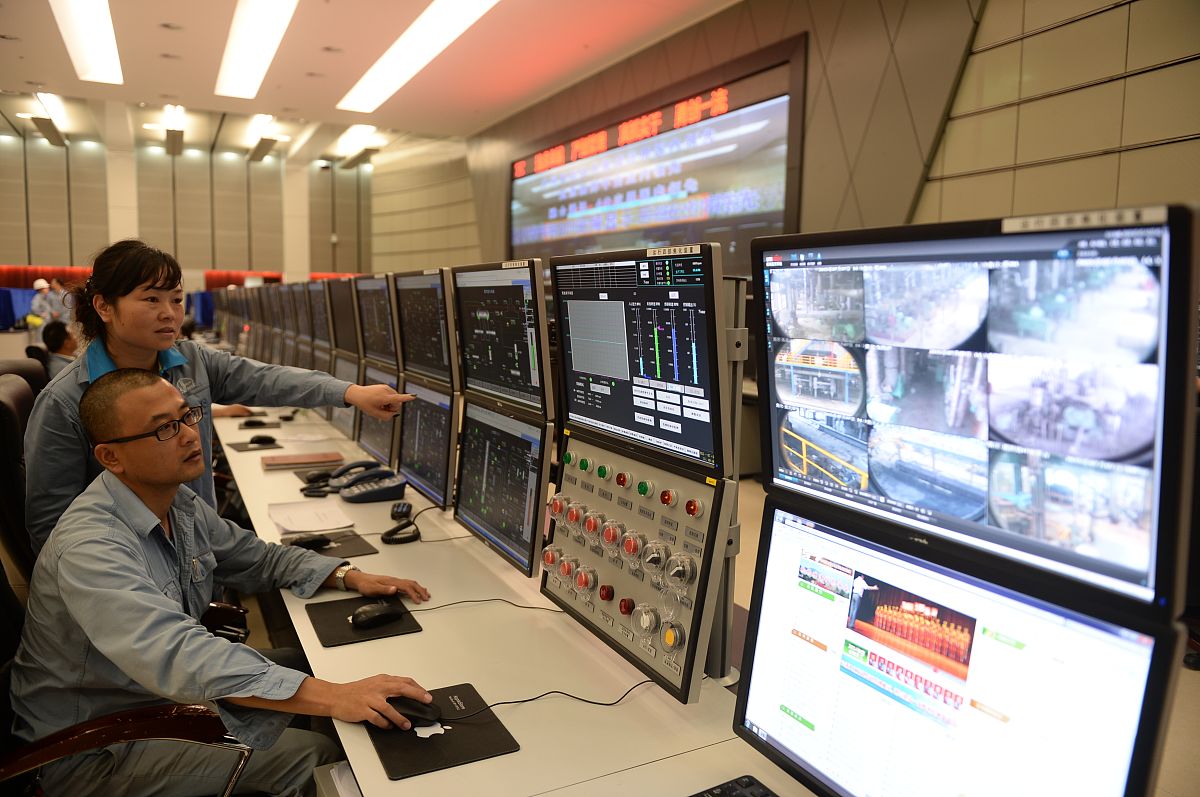 油田数字化建设涵盖前端、中端、后端三个层次、五大系统实现同一平台、信息共享、多级监视、分散控制达到发展方式的转变、生产组织方式的转变、生产方式的转变和劳动组织架构的转变。