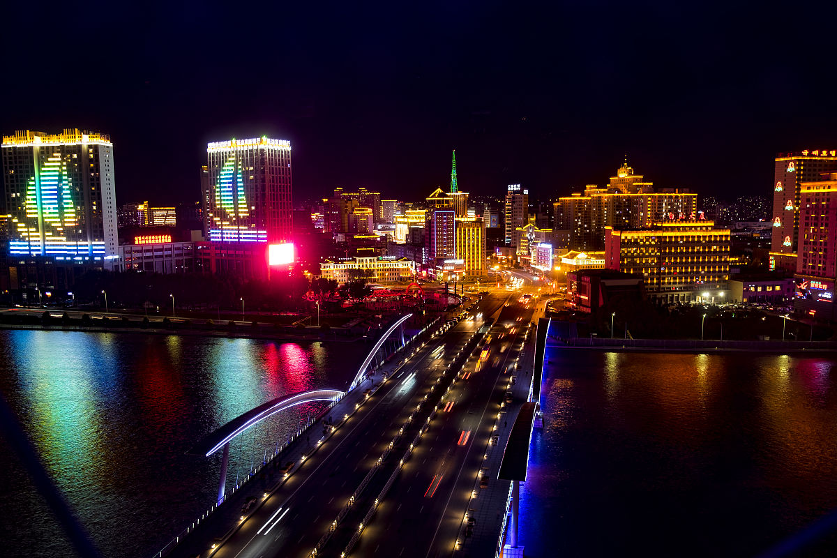 吉林2018年9月7日,吉林省延边朝鲜族自治区首府延吉市,夜景灯光璀璨.
