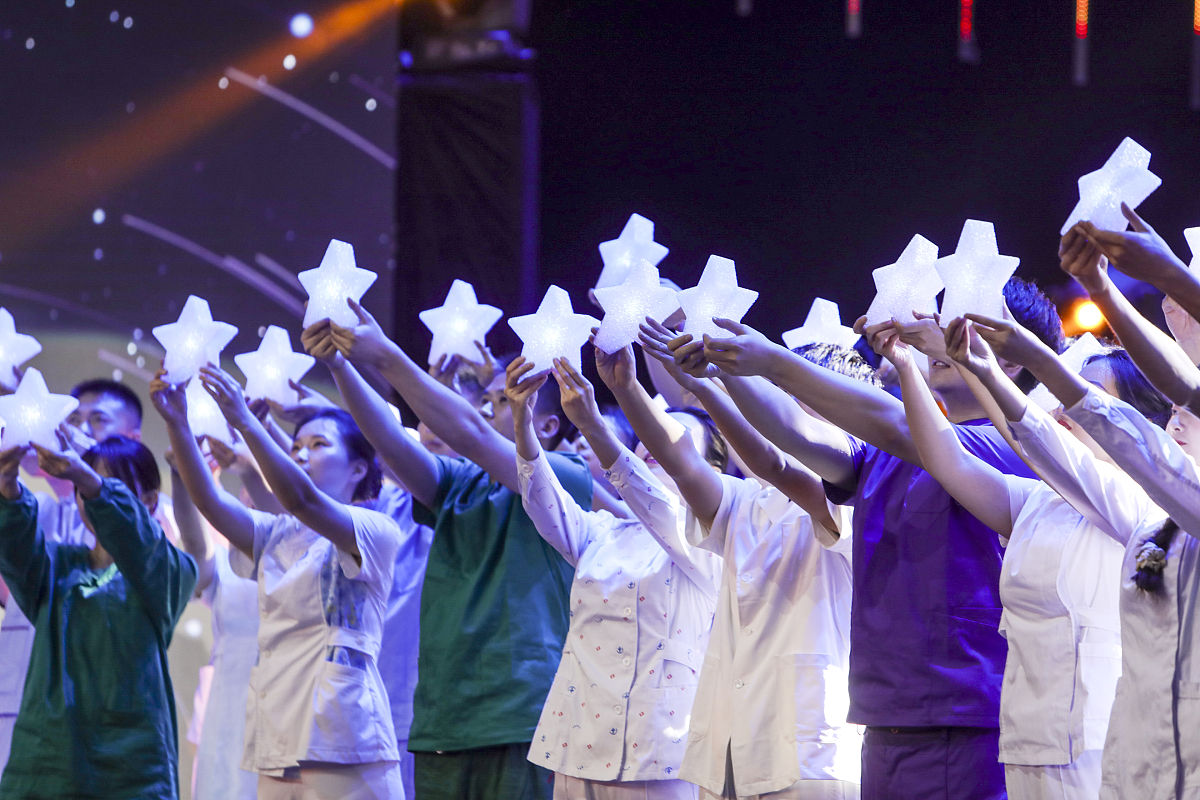 写一段文字字数50字左右要表达对于服务工作者的感谢