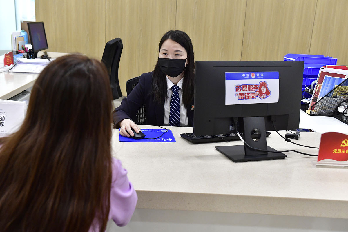 投诉12368接线员法院判决前会和检察院沟通吗 要求：生成一篇1500~2000字的解决办法