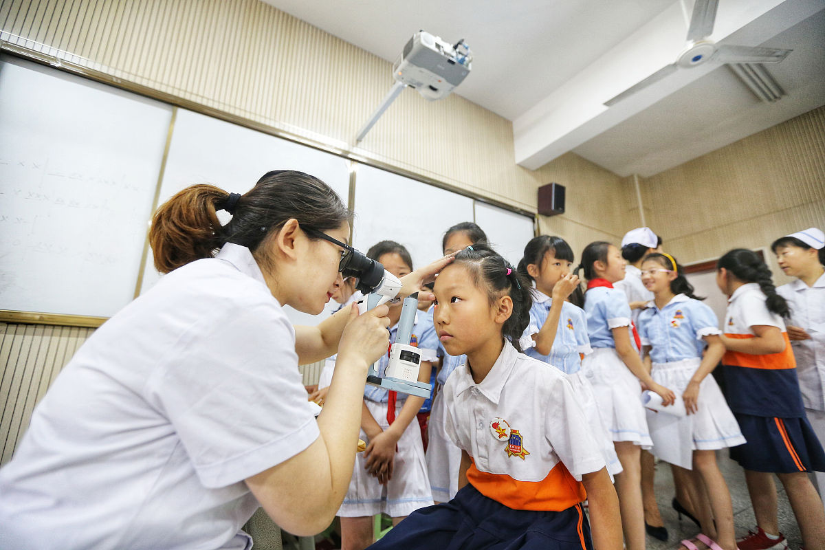66爱眼日 举办主题为不惧白内障睛彩有保障 的白内障科普直播活动