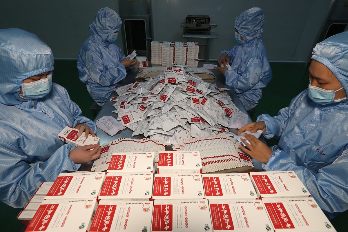 1以下哪项不是采用无菌生产工艺。2分A 无菌分装粉针剂B 大容量注射剂C 冻干粉针剂D 滴眼剂2关于压差描述以下说法错误的是2分A 压差设计是气流由高至低B 洁净区与非洁净区间压差应不小于10PaC 洁净区不同功能间压差应大于5PaD 活性炭称量间需保持负压3不同空气洁净度等级的洁净室之间以及洁净室与非洁净室之间的压差应不低于Pa2分A 10B 15C 5D 204物料准备、产品配制和灌装或分装等