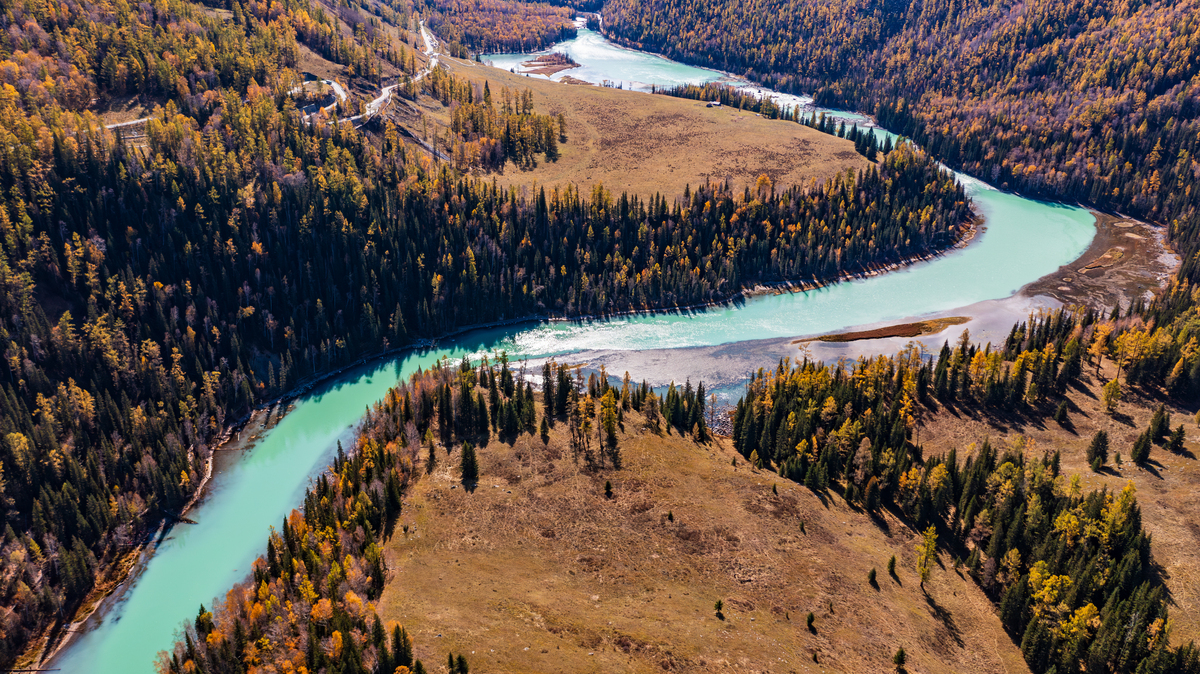 新疆高原三山五湖：喀拉峻、禾木、喀纳斯，探秘壮丽自然风光