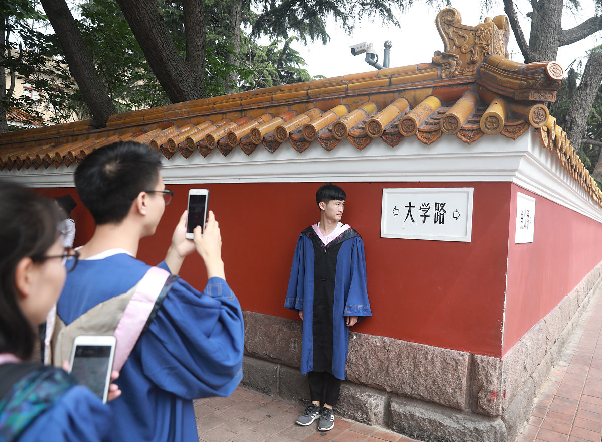 陪伴成长的力量：青春路上难忘的友谊