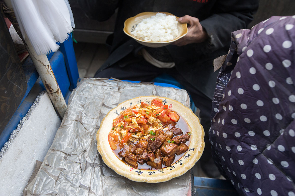 写一段西红柿炒鸡蛋程式代码