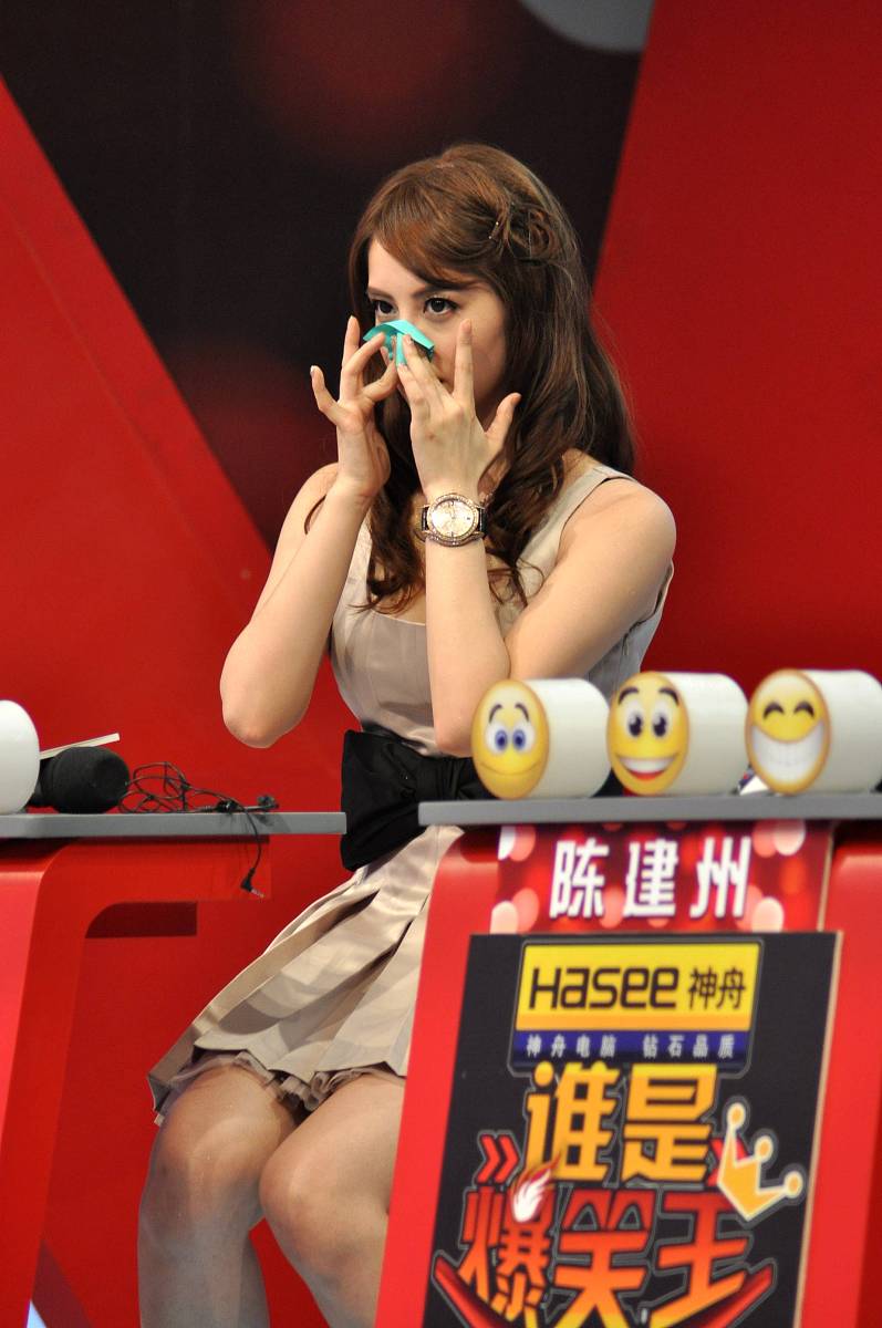 2011年5月26日,上海,搞笑综艺节目《谁是爆笑王》录制.杨青倩+++_+++