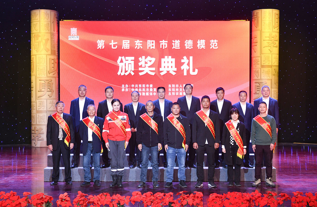 表彰在关键时刻扭转乾坤转败为胜创造业绩的主持词