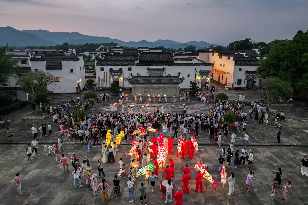 婺源篁岭民俗文化广场：传统文化与现代活力的完美融合