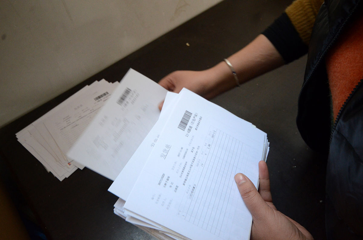 3月4号付2剩的付一月底补齐季付应该几月交房租 帮我用300字描述