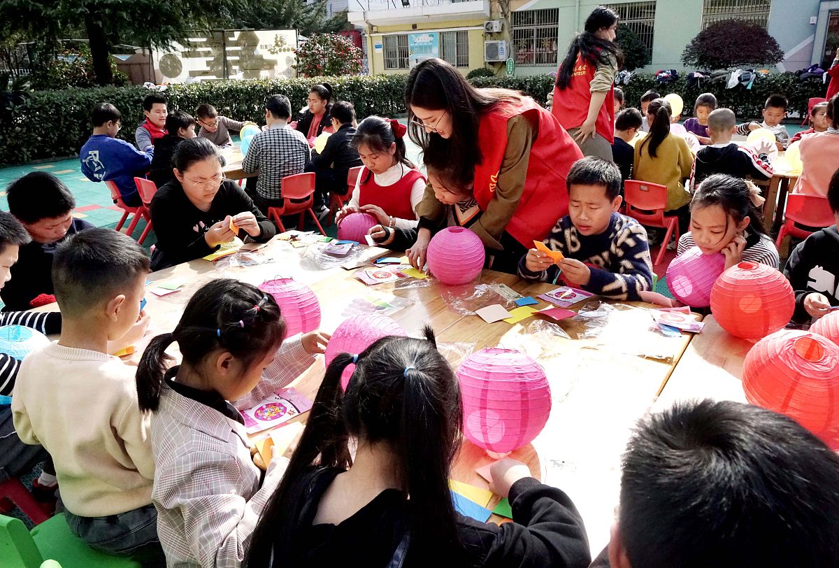 2021年2月25日,浙江省金华市武义县妇联,团县委的志愿者指导寒假托管