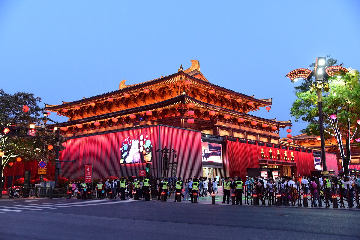 西安大唐不夜城：30万平方米旅游购物中心