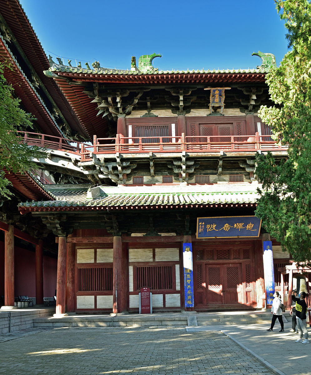 2020年10月17日,河北正定,隆兴寺.图为御书楼.