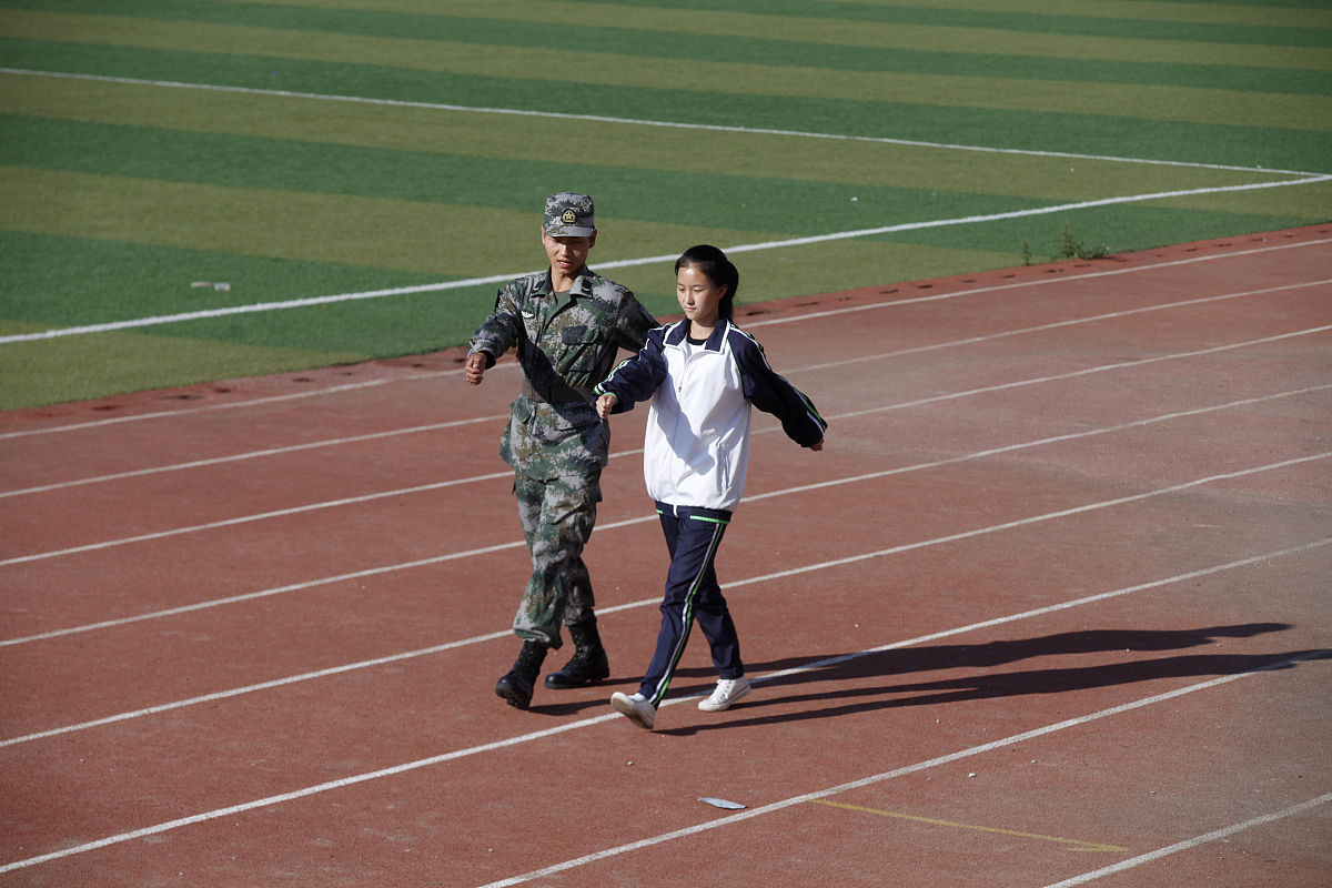 厦门初中生国庆节手抄报作品展：创意无限，爱国情怀