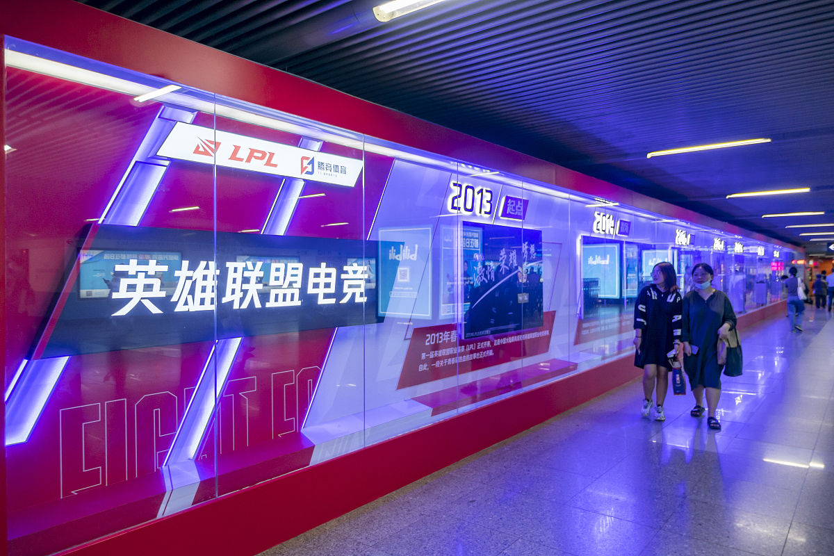 怎么看待英雄联盟职业选手UZI被玩家们称为虚空冠军详细说明并且给他再取一个符合相关词义的绰号