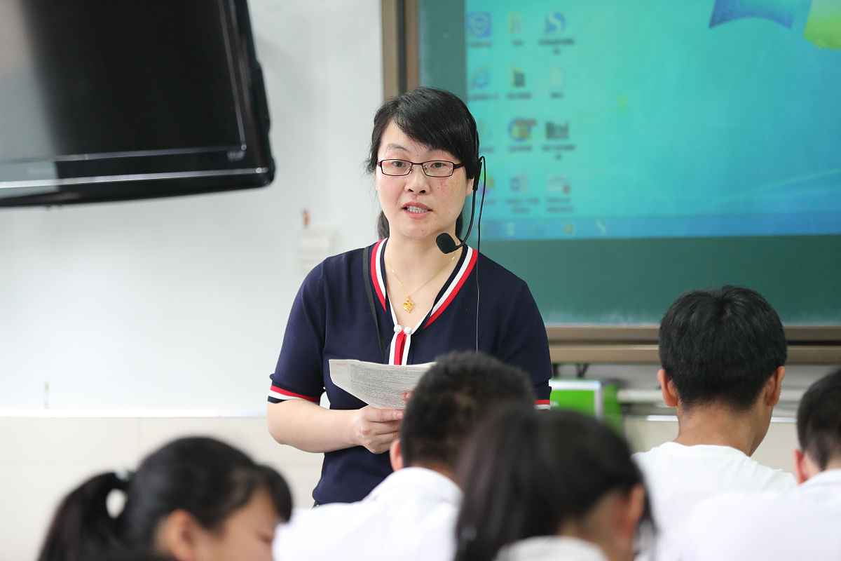 南京市六名教师荣获'南京市优秀青年教师'称号，展现教育行业风采