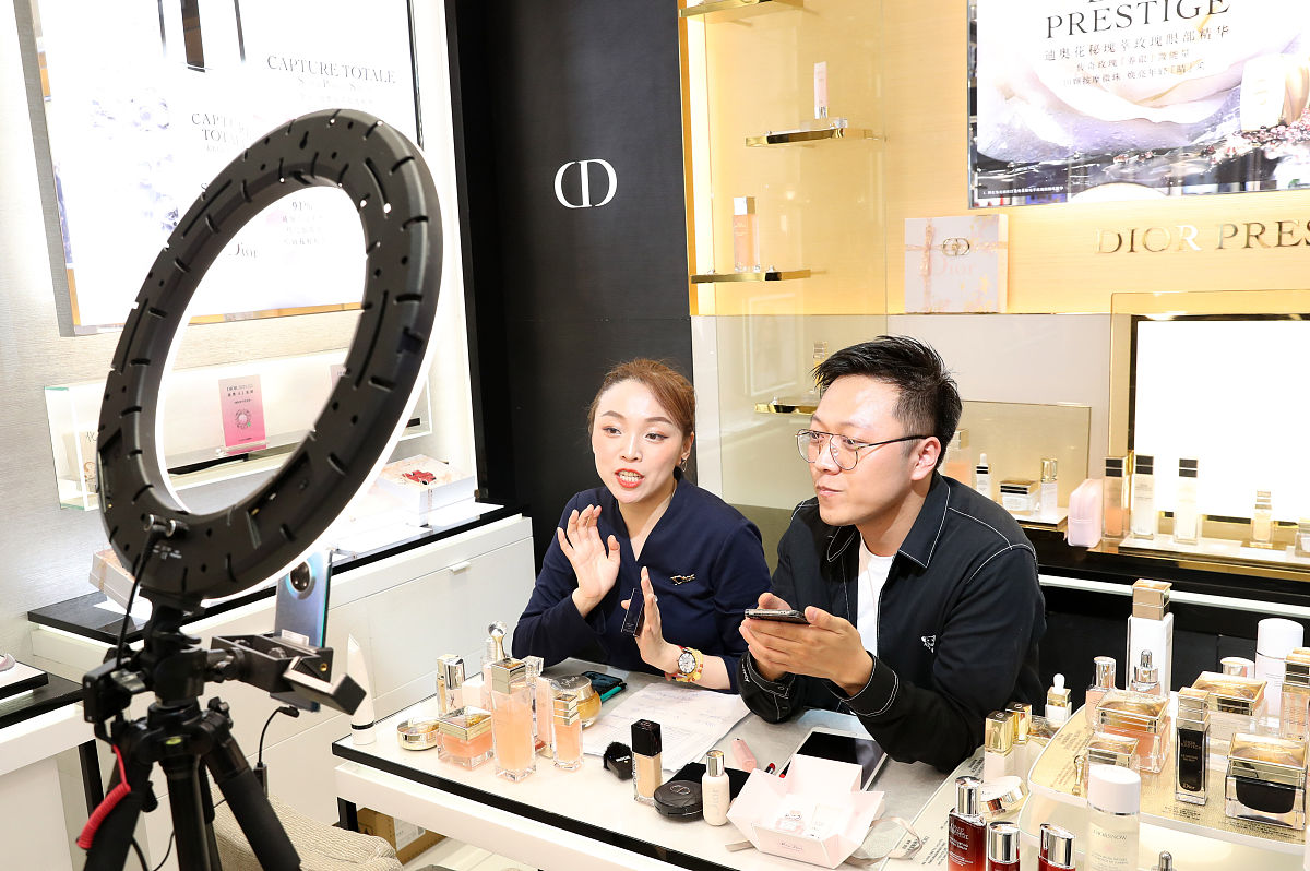 未来摄影美妆赚钱吗