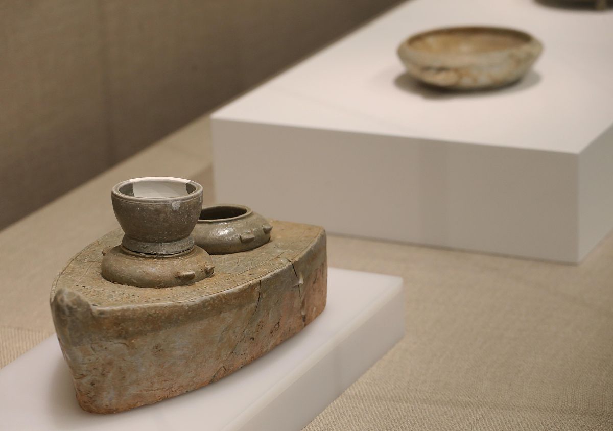 2021年4月20日,南京六朝博物馆,展览共展出该墓出土并清理完成的200余