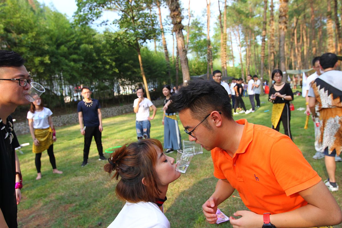 公司上半年团建大盘点：精彩瞬间，青春回忆！